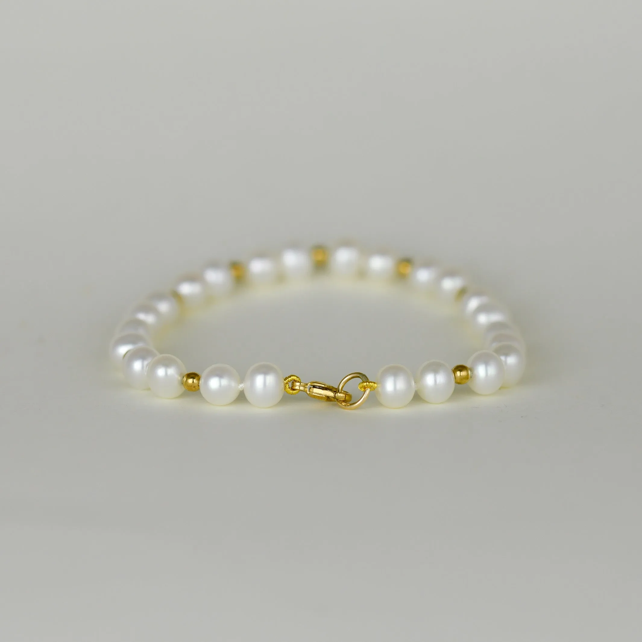 9ct yellow gold 6mmm Freshwater Round Pearl Bracelet