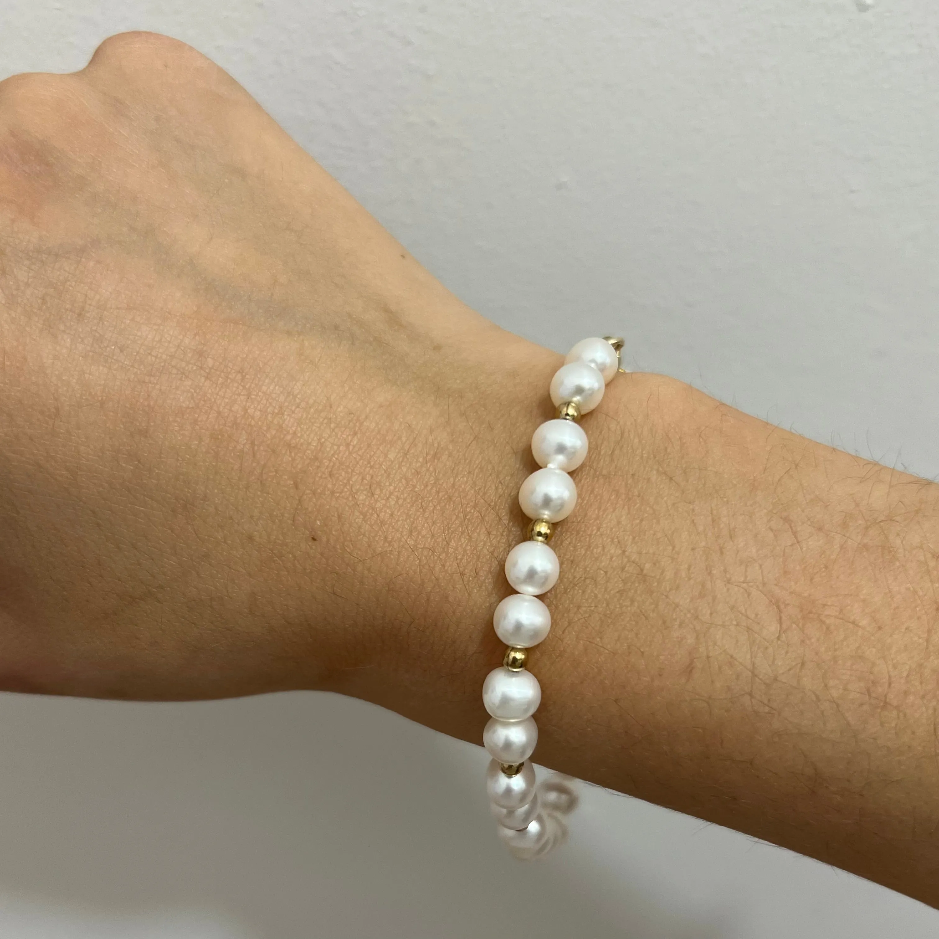 9ct yellow gold 6mmm Freshwater Round Pearl Bracelet