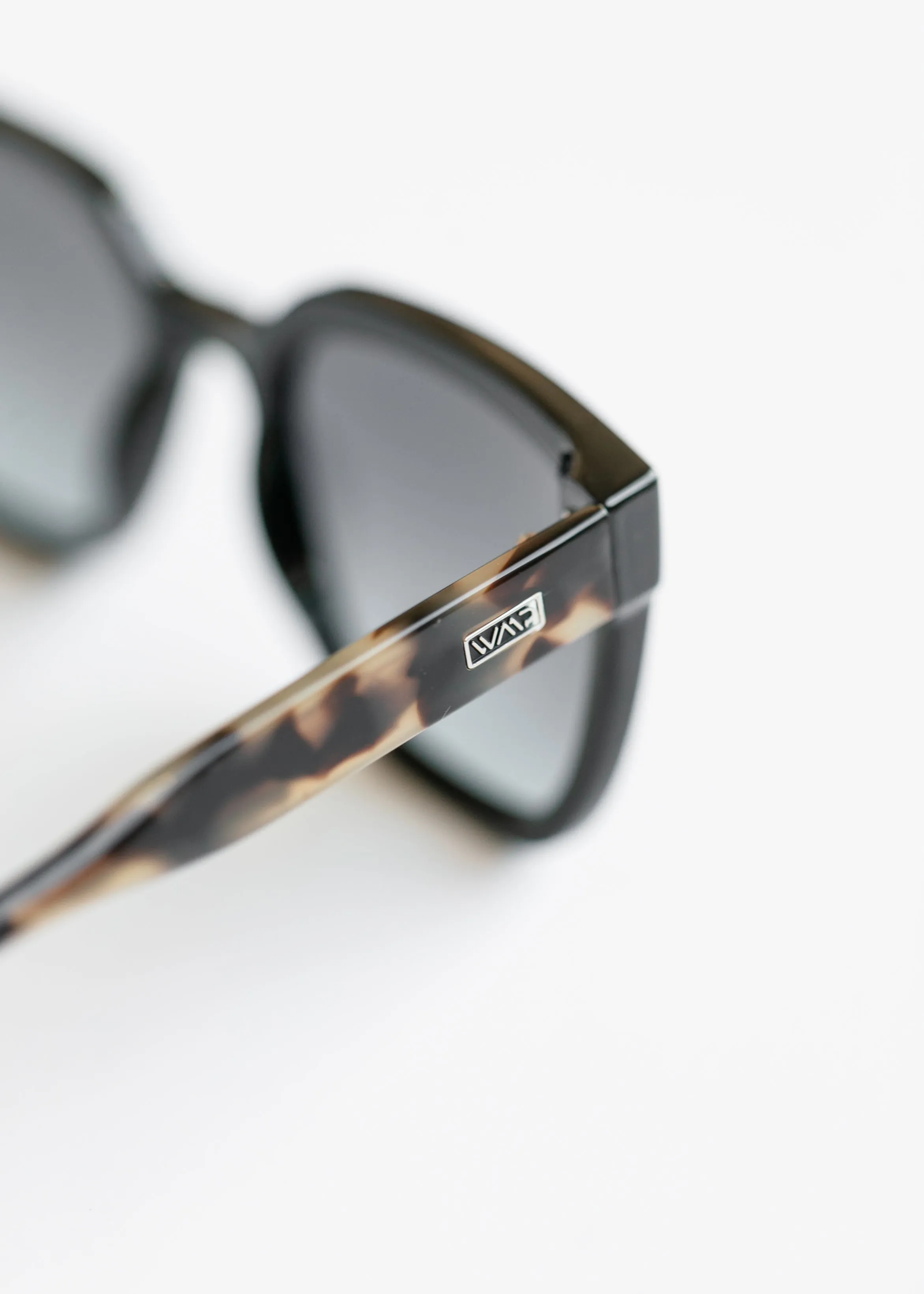 Black Beige Tortoise Square Frame Polarized Sunglasses