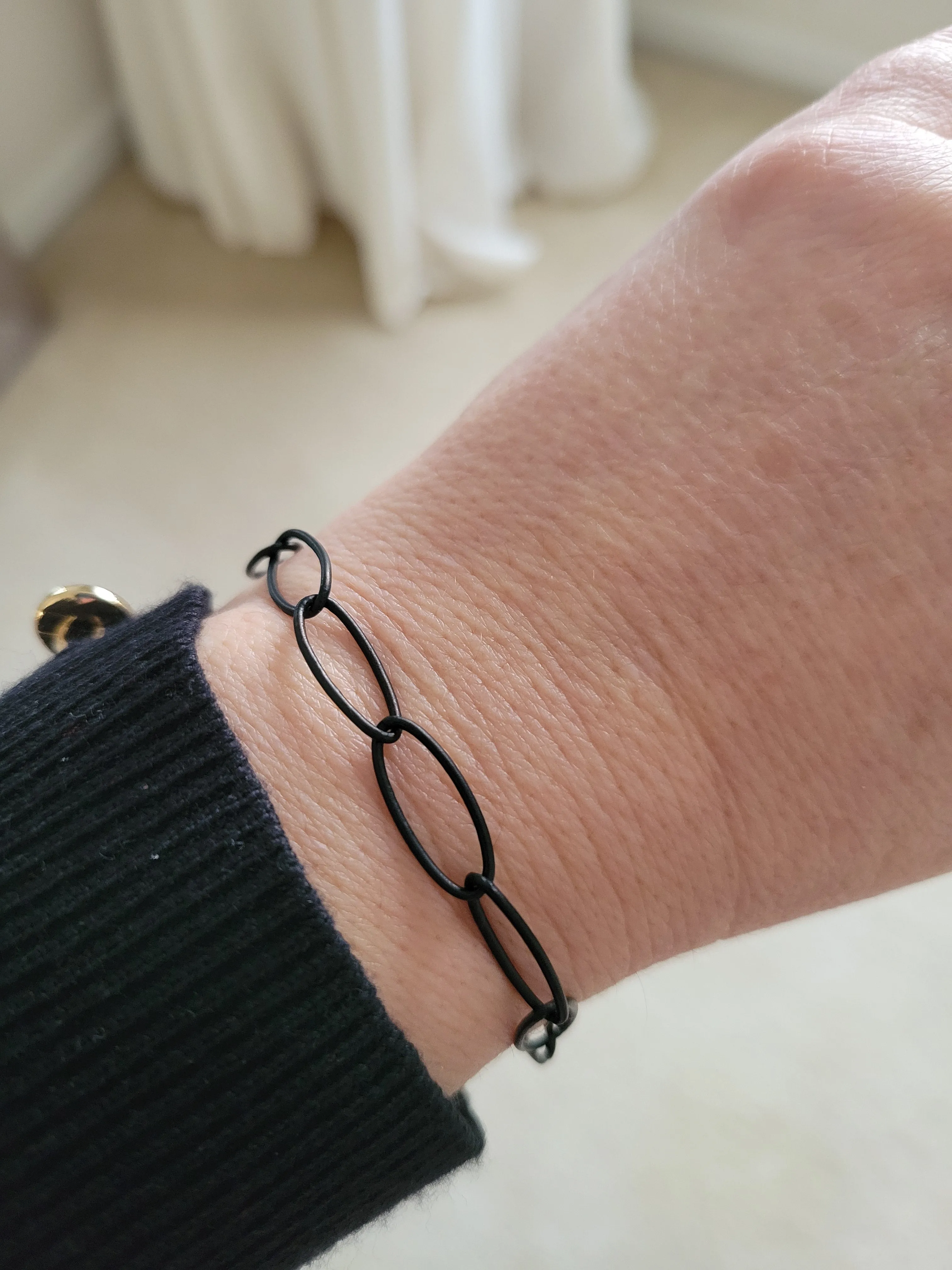 Edgy Black Chain Link Bracelet for Women