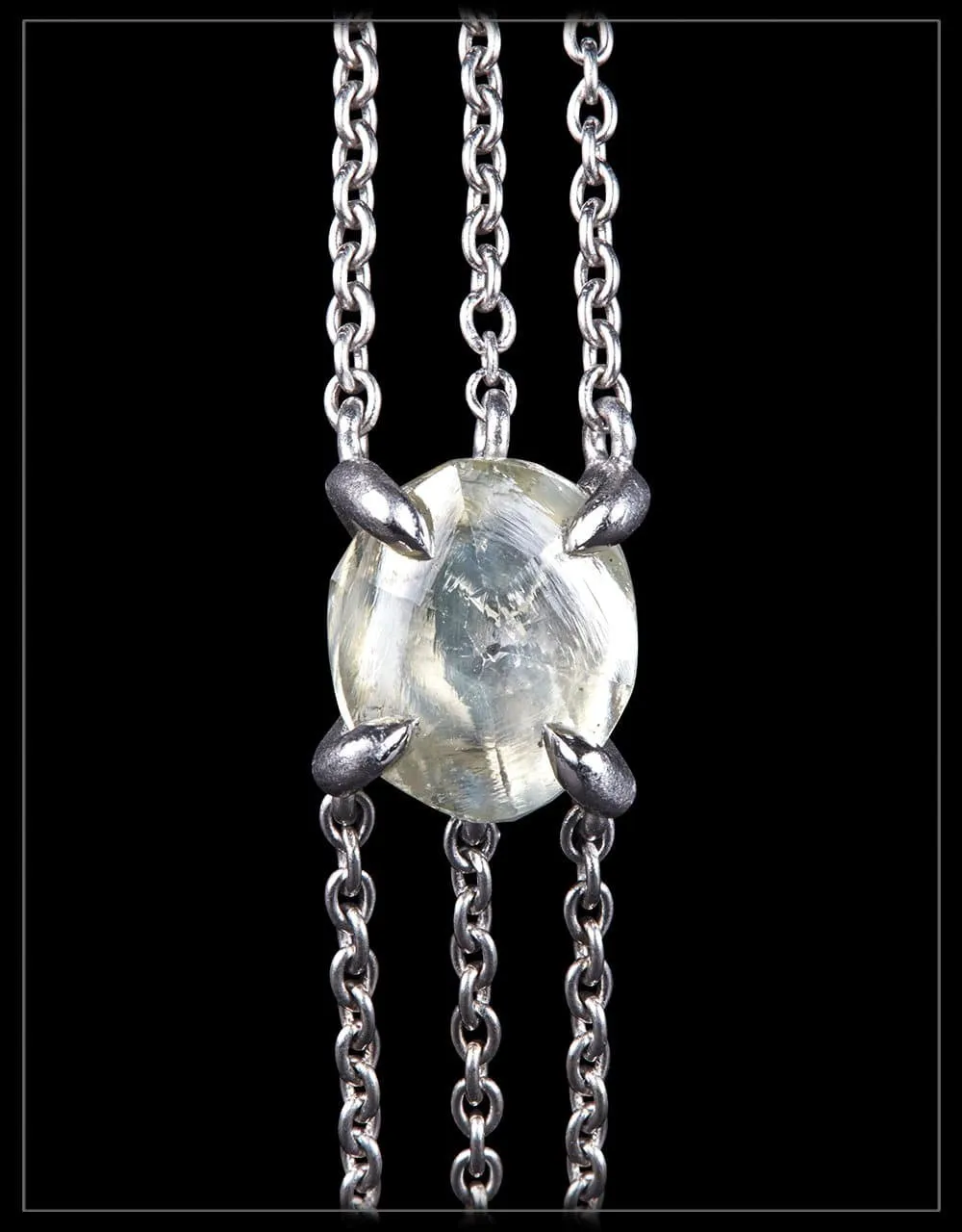 Edgy Contrast White Gold Bracelet – <strong>2.01 ct.</strong>