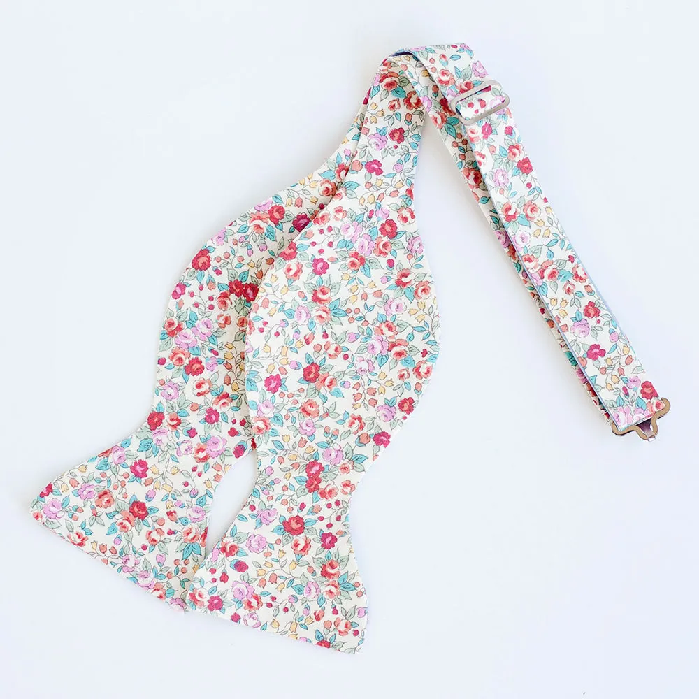 Men's Necktie / Blossoms In Red