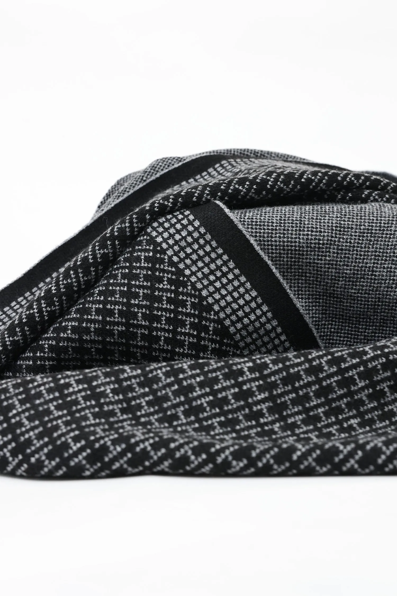 TEXTURED GRID KNIT SCARF-BLACK